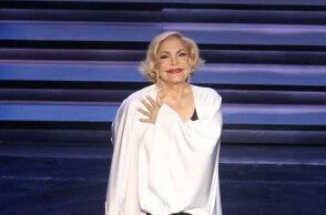 Σε βλέπω και ανατριχιάζω