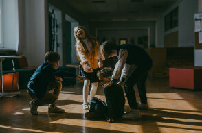 Βία ανηλίκων; Αναζητήστε το «νόθο αντιαυταρχικό σχολείο»