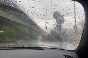 Πτώση δέντρων λόγω κακοκαιρίας στην Αθηνών - Κορίνθου