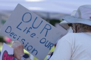 Αμβλώσεις στη Τζόρτζια: Τις απαγορεύει μετά την 6η εβδομάδα της κύησης