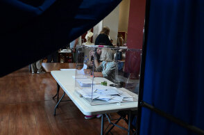 Εκλογές στο ΠΑΣΟΚ, πάρτι στο Μαξίμου