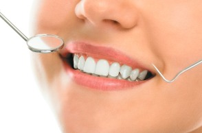 Όλα όσα θα θέλατε να γνωρίζετε για τα οδοντικά εμφυτεύματα