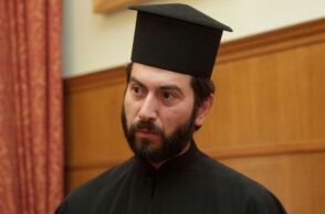 Κιβωτός του Κόσμου, πατέρας Αντώνιος