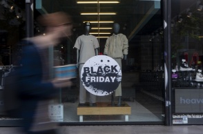 Κατάστημα με πινακίδα Black Friday