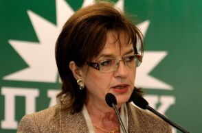 Βάσω Παπανδρέου: Συλλυπητήρια του πολιτικού κόσμου για την απώλεια της πρώην υπουργού και ιστορικού στελέχους του ΠΑΣΟΚ - Ενός λεπτού σιγή στη βουλή. 