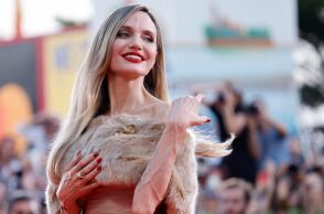 Aντζελίνα Τζολί: Θα λάβει βραβείο στο 40ο Διεθνές Φεστιβάλ Κινηματογράφου της Σάντα Μπάρμπαρα - Έχει απονεμηθεί σε κορυφαίες προσωπικότητες της έβδομης τέχνης