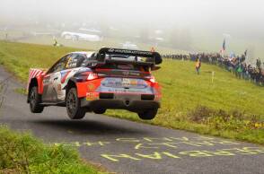 Ράλλυ Κεντρικής Ευρώπης: Ο Thierry Neuville ηγείται στην γενική κατάταξη της δεύτερης ημέρας