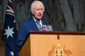 Ο βασιλιάς Κάρολος παρενοχλήθηκε από την ιθαγενή γερουσιαστή Λίντια Θορπ στο Κοινοβούλιο της Αυστραλίας - Φραστικό επεισόδιο κατά την επίσκεψη του μονάρχη.