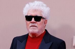 Ο Πέδρο Αλμοδόβαρ μεταξύ των Ισπανών καλλιτεχνών που καλούν τον πρωθυπουργό Πέδρο Σάντσεζ να απαγορεύσει το εμπόριο όπλων με το Ισραήλ.