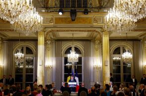 Δημοσκόπηση: Οι περισσότεροι Γάλλοι εκτιμούν ότι το σημερινό δημοκρατικό σύστημα δεν λειτουργεί - Δηλώνουν ότι «μόνο η ισχυρή εξουσία» εγγυάται νόμο και τάξη