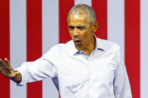 Ο Μπαράκ Ομπάμα ράπαρε το «Lose Yourself» μπροστά στον Eminem - Η viral στιγμή σε προεκλογική εκστρατεία της Κάμαλα Χάρις