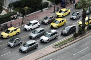 Οχήματα σε δρόμο της Αθήνας