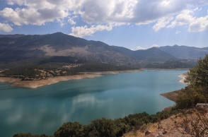 Τεχνητή λίμνη Μόρνου