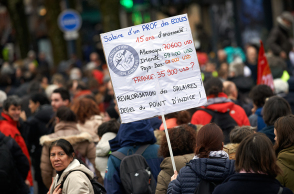 Mετά τα Κίτρινα Γιλέκα, τα Κόκκινα Στιλό