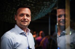 Χάρης Δούκας: Να κλείσει οριστικά το νυχτερινό κλαμπ στη Βουλιαγμένης