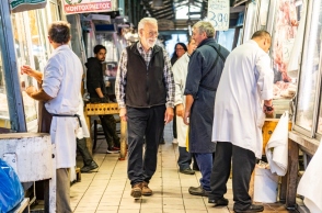 Αργύρης Μπακιρτζής: Συνέντευξη για το θεατρικό έργο «Η δημοπρασία» του Σταύρου Τσιώλη, τους Χειμερινούς Κολυμβητές, τη ζωή του.