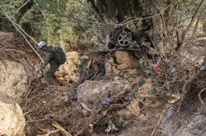 Διασώστες και στρατός για τον εντοπισμό εγκλωβισμένων και αγνοουμένων 