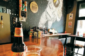 Tapfield: Το απόλυτο craft beer bar στου Ψυρρή