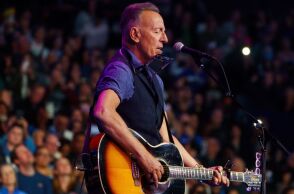 Ο Μπρους Σπρίνγκστιν ξεκίνησε την πρώτη συναυλία του μετά τις αμερικανικές εκλογές με «μια μαχητική προσευχή για τη χώρα του» - Είχε στηρίξει την Κάμαλα Χάρις