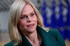 Σουηδία: Η φοβία της υπουργού Πολίνα Μπράντμπεργκ για τις μπανάνες έχει γίνει εθνικό θέμα συζήτησης - Διέρρευσαν email που αποκαλύπτουν την αποστροφή της.