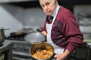 «Ταβέρνα του Θωμά», Νέος Κόσμος