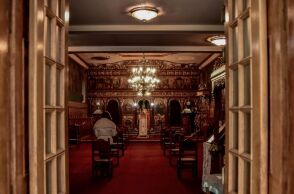 Χαλάνδρι: Άγριος καυγάς μεταξύ ενός 61χρονου και ενός 57χρονου ιερέα σε εκκλησία - Πιάστηκαν στα χέρια μέσα στον ναό. 