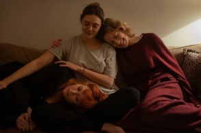 «Οι τρεις κόρες του»: Κάρι Κουν, Ελίζαμπεθ Όλσεν και Νατάσα Λιόν για Όσκαρ