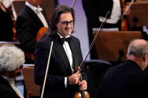 Ο Λεωνίδας Καβάκος στα βραβεία Grammy ως υποψήφιος σολίστ - Για το άλμπουμ «Beethoven for Three: Symphony No. 4 And Op. 97, “Archduke”», της Sony Classical