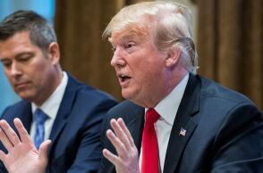 ΗΠΑ: Ο Ντόναλντ Τραμπ προορίζει τον πρώην βουλευτή, πατέρα εννιά παιδιών και παρουσιαστή του Fox Σον Ντάφι για το υπουργείο Μεταφορών.