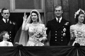 Βασίλισσα Ελισάβετ και Φίλιππος: Ο γαλαζοαίματος έρωτας, ο γάμος και οι απιστίες