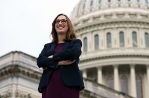 ΗΠΑ: Προτού καν ορκιστεί, η Σάρα ΜακΜπράιντ, πρώτη τρανς γυναίκα με έδρα στο αμερικανικό Κογκρέσο προκαλεί αντιδράσεις μεταξύ των Ρεπουμπλικάνων.