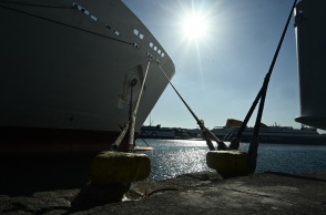 Δεμένα πλοία σε λιμάνι