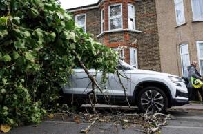 Η καταιγίδα Μπερτ σφυροκοπά το Ηνωμένο Βασίλειο - Πλημμύρες στην Ουαλία