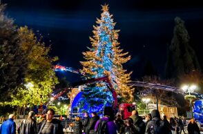 Απόψε η φωταγώγηση του χριστουγεννιάτικου δέντρου στην πλατεία Συντάγματος