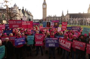 Βρετανία: Εγκρίθηκε το νομοσχέδιο για την ευθανασία