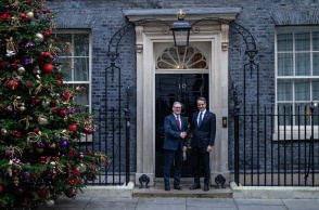 Ο Κυριάκος Μητσοτάκης με τον Κιρ Στάρμερ στη Ντάουνινγκ Στριτ