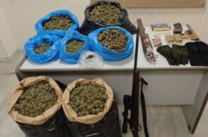 Χειροπέδες σε δύο φίλους στην Κρήτη - Είχαν 17 κιλά χασίς, όπλα και εκατοντάδες σφαίρες - Τι κατάσχεσαν οι αστυνομικές Αρχές