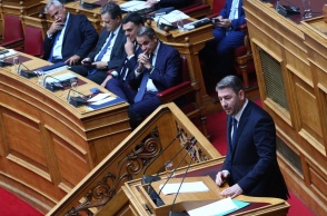 Κυριάκος Μητσοτάκης και Νίκος Ανδρουλάκης στη Βουλή