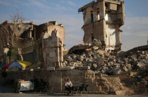 Συρία: Ιράν και Χεζμπολάχ στέλνουν εξοπλισμό και άνδρες για να στηρίξουν τις δυνάμεις του προέδρου Μπασάρ αλ Άσαντ - Αντάρτες επιχειρούν να καταλάβουν τη Χομς