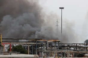 Πυκνοί καπνοί από την έκρηξη σε διυλιστήριο στη Φλωρεντία