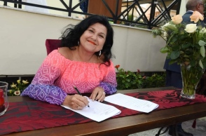 Η Μαρία Ιγγλέση, αντιδήμαρχος Πολιτισμού, παραιτήθηκε μετά από ομοφοβικό σχόλιο