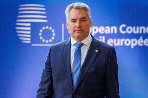 Αυστρία: Η κυβέρνηση προσφέρει 1.000 ευρώ σε Σύρους πρόσφυγες για να επιστρέψουν στη χώρα τους - Ο καγκελάριος Καρλ Νεχάμερ εξετάζει σενάρια απελάσεων. 