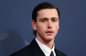 Χάρις Ντίκινσον: Τι απαντά στις φήμες ότι θα υποδυθεί τον Τζον Λένον