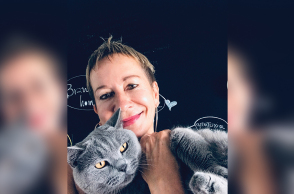 Η Λένα Διβάνη και ο γάτος της, ο Ζάχος