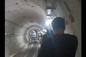 Επιβάτες περπάτησαν μέσα στη σήραγγα του Μετρό Θεσσαλονίκης μετά την ακινητοποίηση συρμού