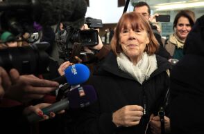 Γαλλία: Ο πρώην σύζυγος της Ζιζέλ Πελικό ζήτησε συγγνώμη και χαιρέτισε «το θάρρος» της απευθυνόμενος στο δικαστήριο της Αβινιόν.