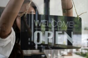 ΔΥΠΑ: Ξεκινά πρόγραμμα ενίσχυσης της επιχειρηματικότητας για ανέργους ηλικίας 30-59 ετών, με έμφαση στις γυναίκες - Το ποσό ενίσχυσης ανέρχεται σε 17.000 ευρώ