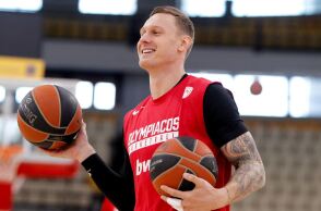 Γιάνις Τίμα: Είχε «δείξει» πως θα αυτοκτονήσει σε ανάρτηση της πρώην συζύγου του - Τι είχε γράψει ο πρώην μπασκετμπολίστας του Ολυμπιακού