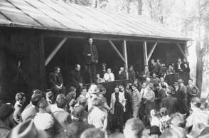 Από τα άσυλα των φτωχών στην αδελφότητα των αλητών 