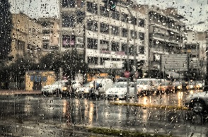 Τζάμι βρεγμένο από τη βροχή